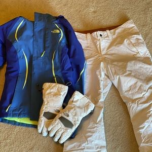 The North Face Women’s Snowboarding Bundle